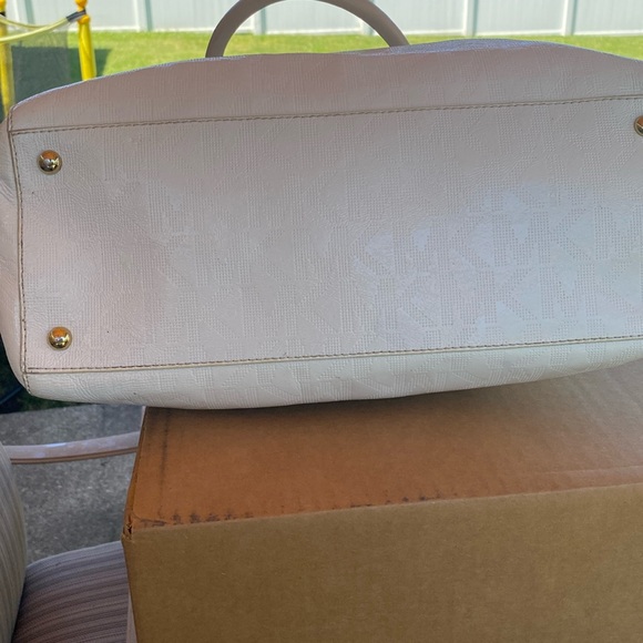 Michael Kors patent leather handbag - Picture 5 of 6